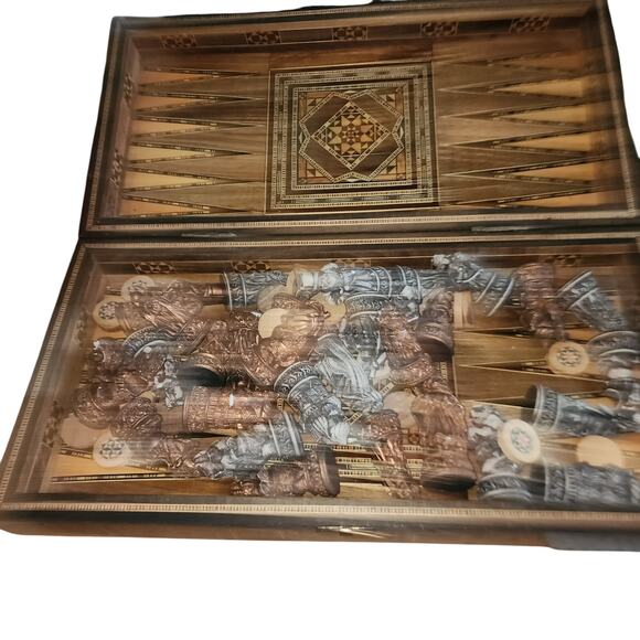 VINTAGE MOSIAC WOOD INLAYED CHESS BACKGAMMON FOLDING GAME SET - Picture 8 of 12